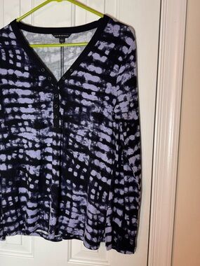 Rock & Republic Tie-Dye Ribbed Henley Top in Black and Lavender